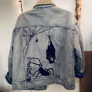 Gently used Levi’s Sherpa Jacket I’m washed blue